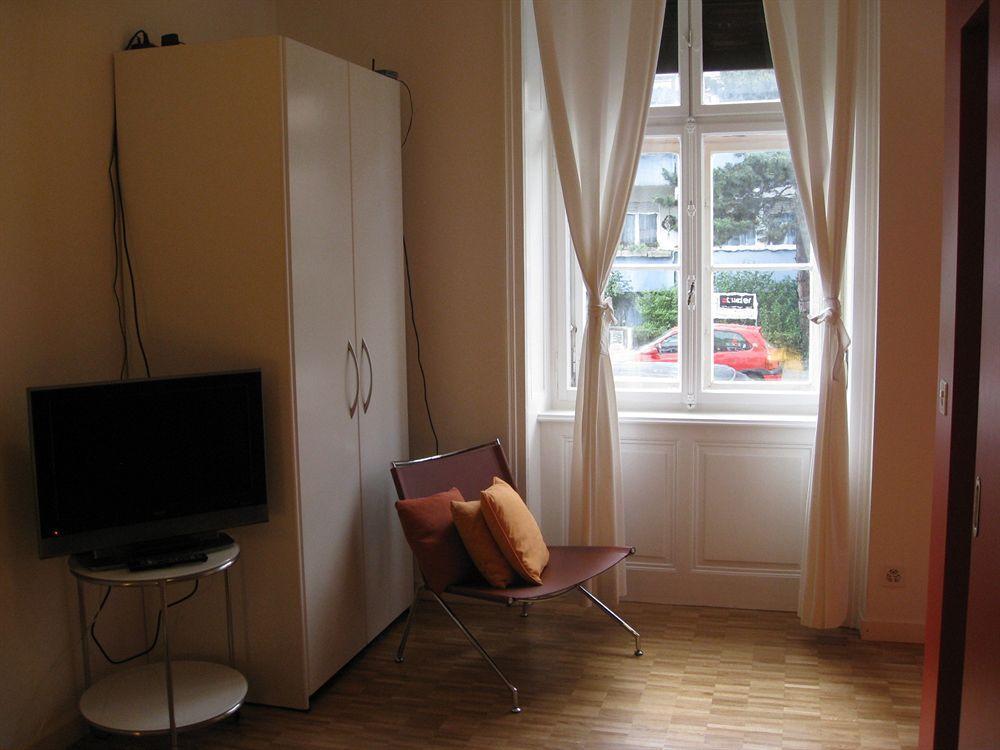 Unique Serviced Living @ Airport Line Basel Exteriör bild