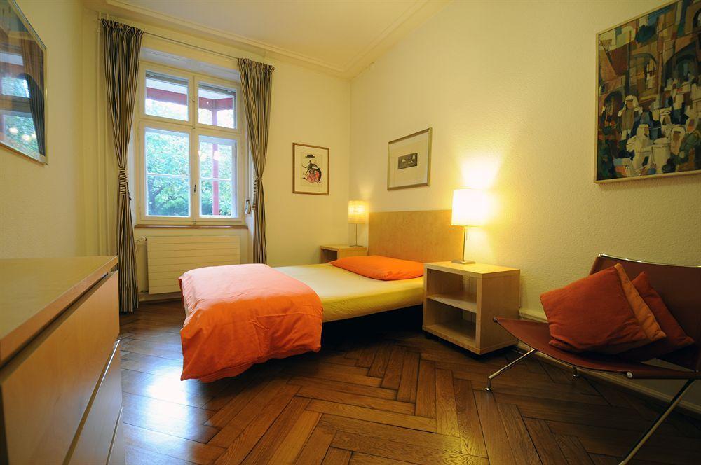 Unique Serviced Living @ Airport Line Basel Exteriör bild