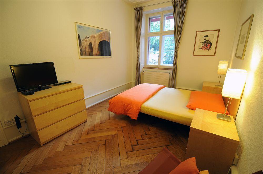 Unique Serviced Living @ Airport Line Basel Exteriör bild